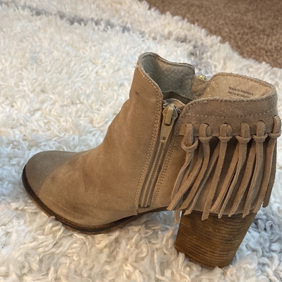 Size 8.5 Aldo Fringe Block Heeled Bootie - Picture 7 of 12